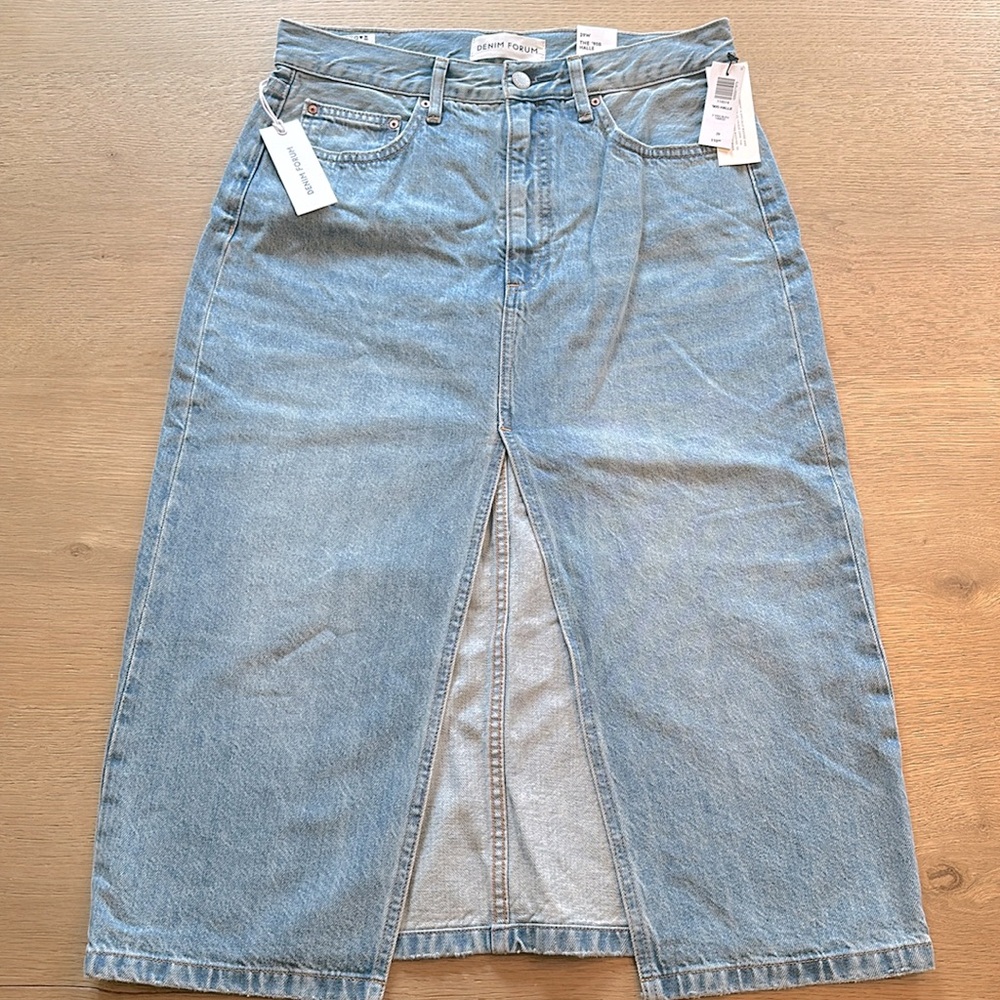 NWT Aritzia Denim Forum The '90s Halle Jean Skirt